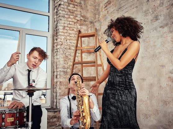 Poradnik dla początkujących: jak słuchać jazzu na żywo i czerpać z tego maksimum przyjemności